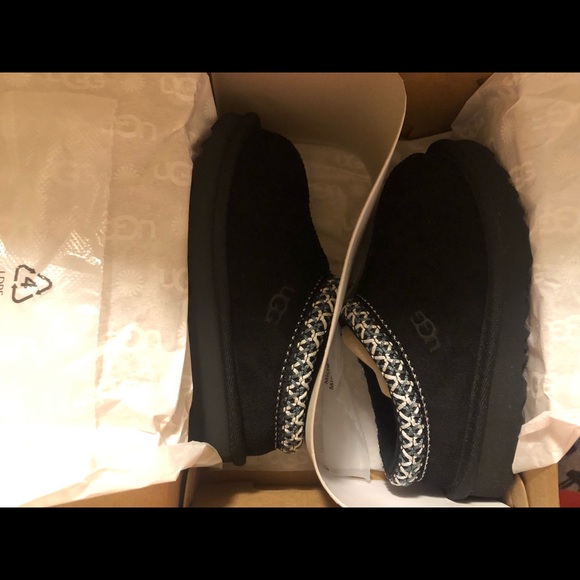 UGG - Picture 3 of 8